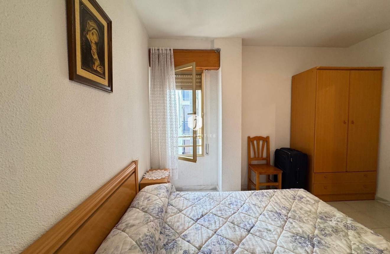 Resale - Apartment / flat -
Torrevieja - Centro