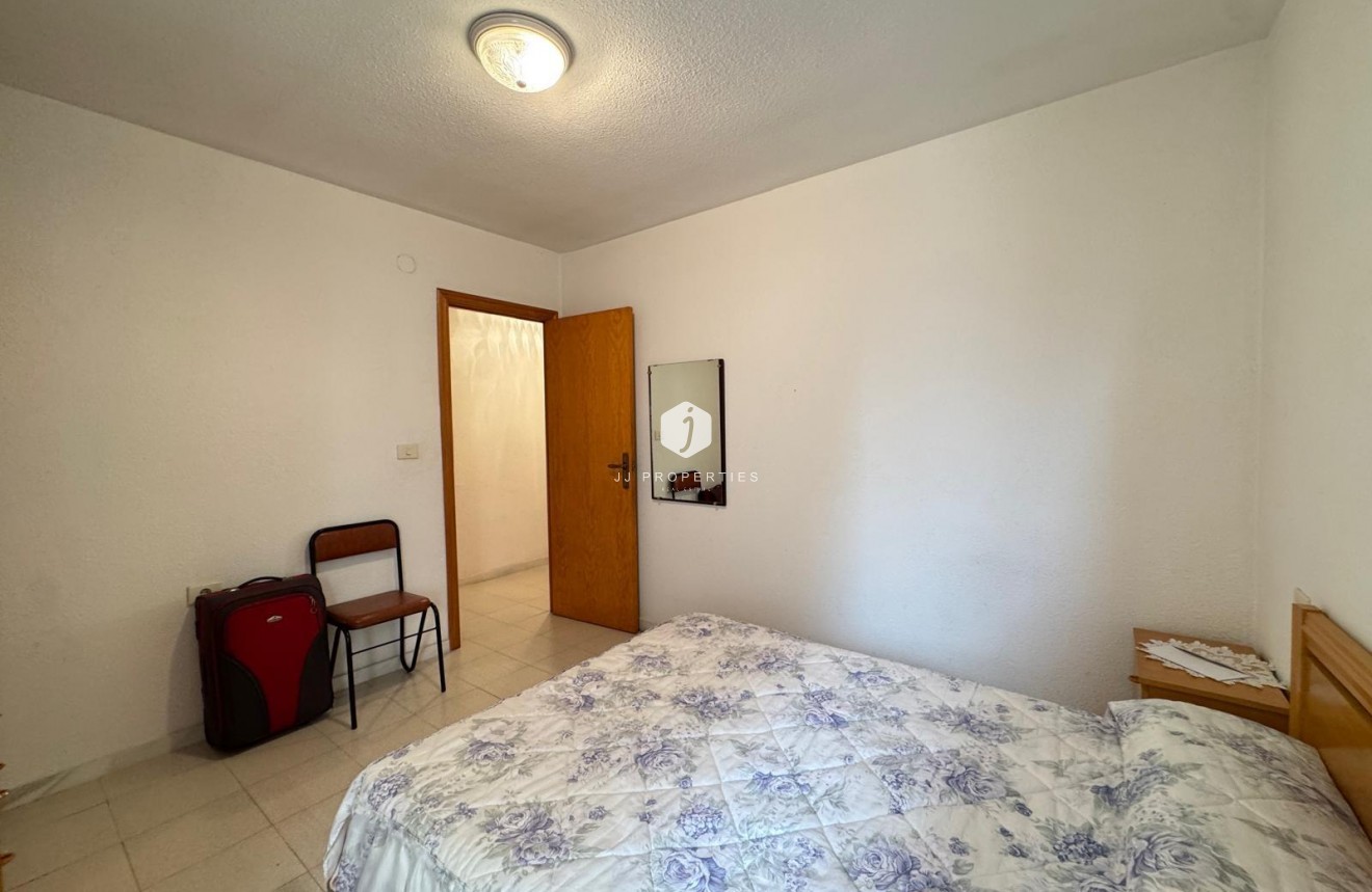 Resale - Apartment / flat -
Torrevieja - Centro
