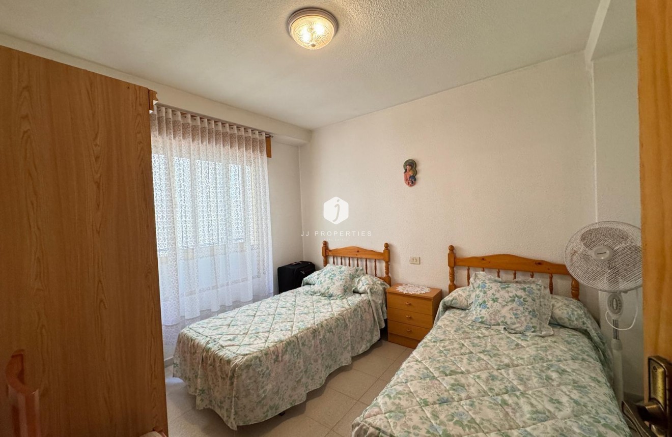 Resale - Apartment / flat -
Torrevieja - Centro