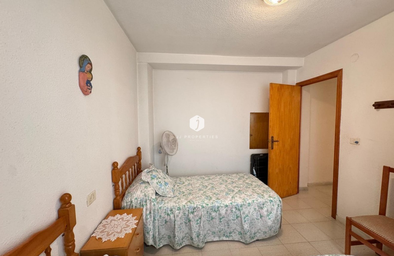 Resale - Apartment / flat -
Torrevieja - Centro