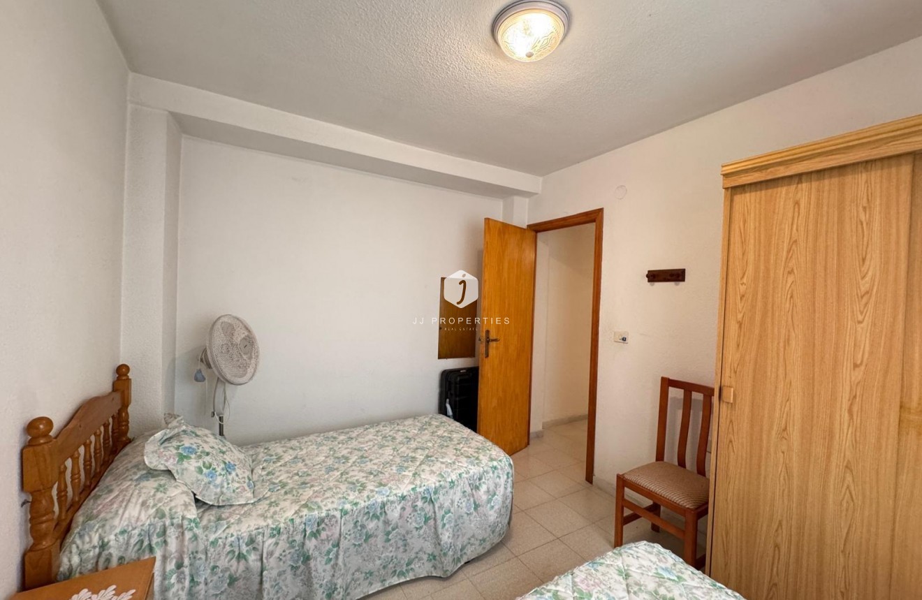 Resale - Apartment / flat -
Torrevieja - Centro