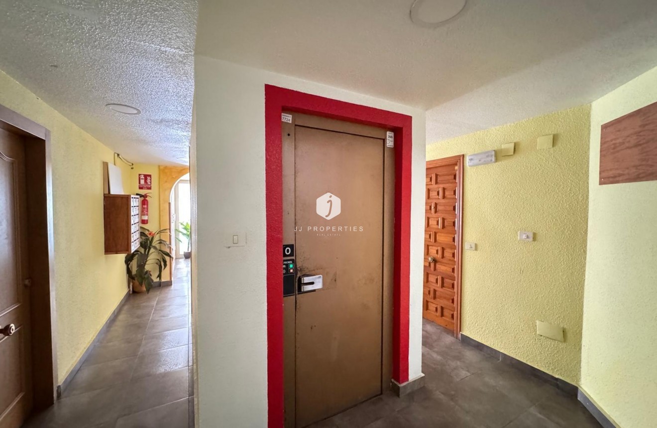Resale - Apartment / flat -
Torrevieja - Centro