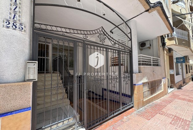 Resale - Apartment / flat -
Torrevieja - Centro