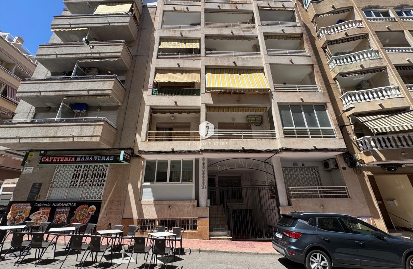 Resale - Apartment / flat -
Torrevieja - Centro