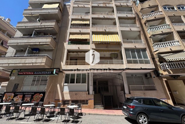 Resale - Apartment / flat -
Torrevieja - Centro