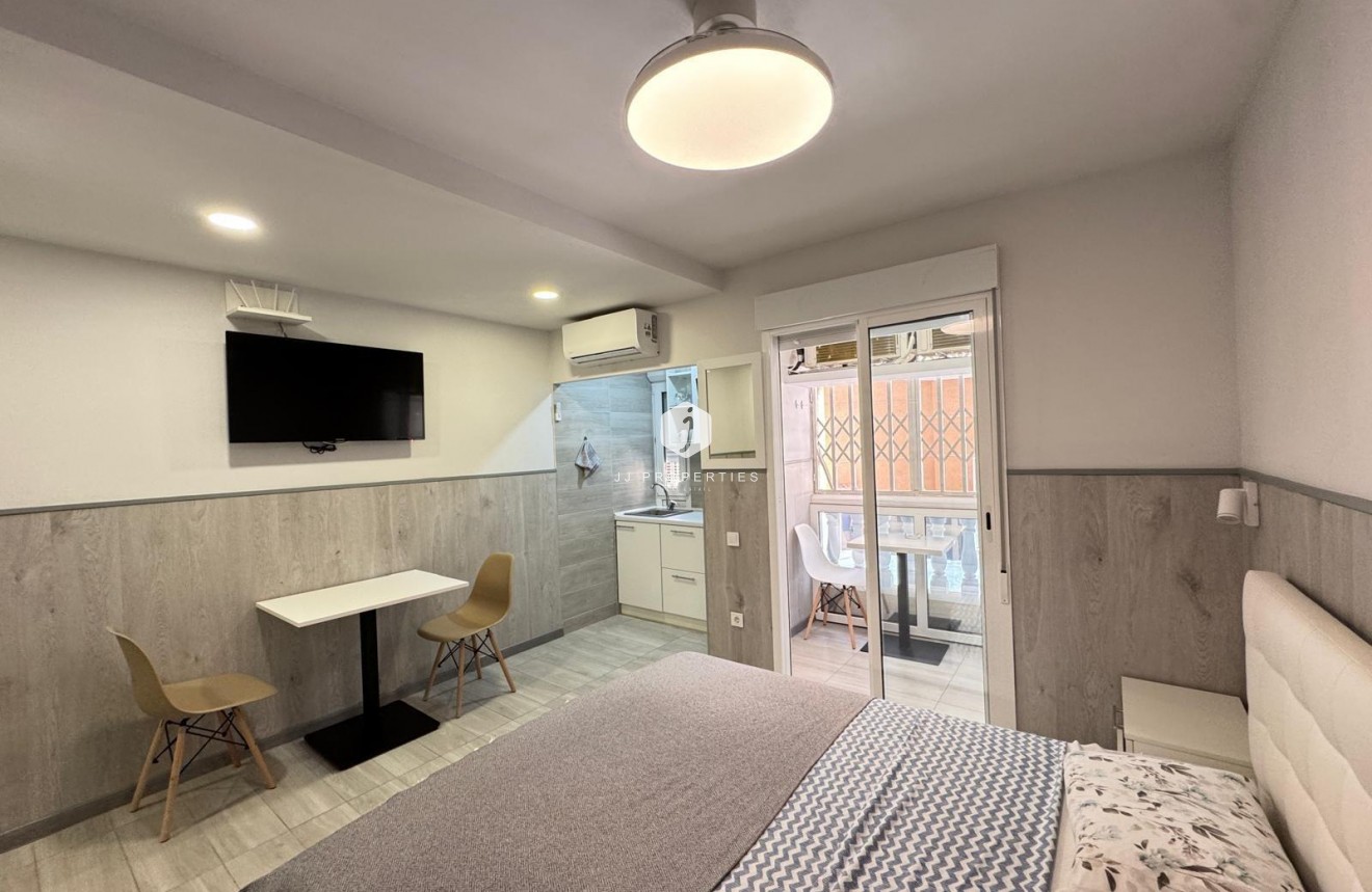 Resale - Apartment / flat -
Torrevieja - Playa del Cura