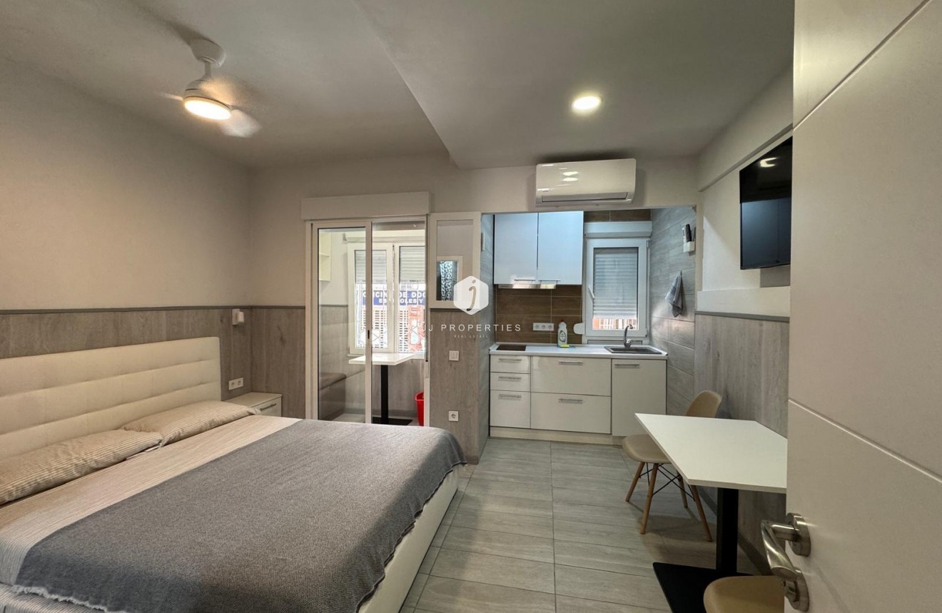 Resale - Apartment / flat -
Torrevieja - Playa del Cura
