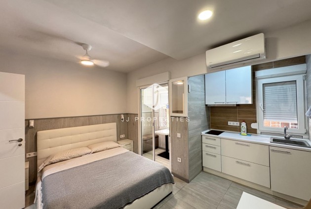 Resale - Apartment / flat -
Torrevieja - Playa del Cura
