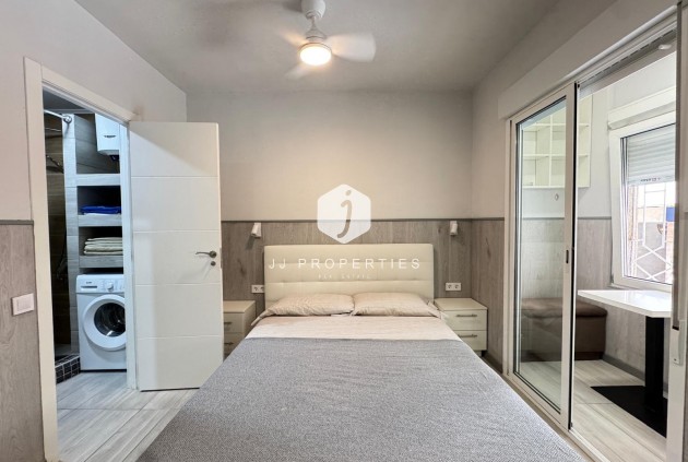 Resale - Apartment / flat -
Torrevieja - Playa del Cura