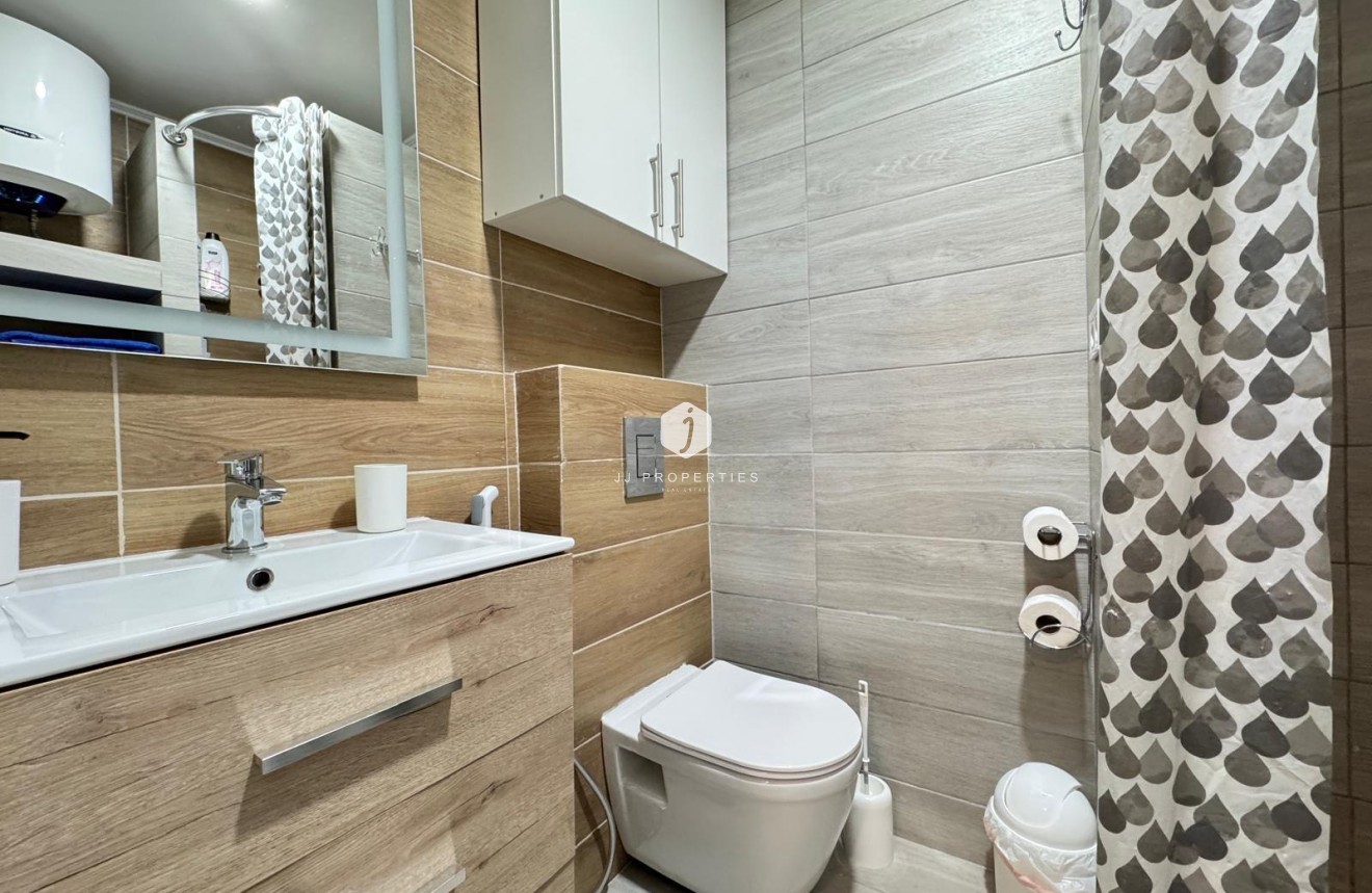 Resale - Apartment / flat -
Torrevieja - Playa del Cura