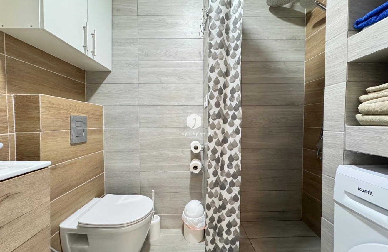Resale - Apartment / flat -
Torrevieja - Playa del Cura