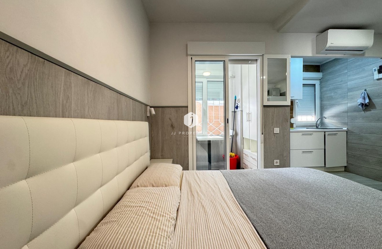 Resale - Apartment / flat -
Torrevieja - Playa del Cura
