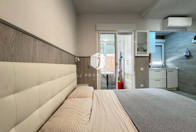Resale - Apartment / flat -
Torrevieja - Playa del Cura