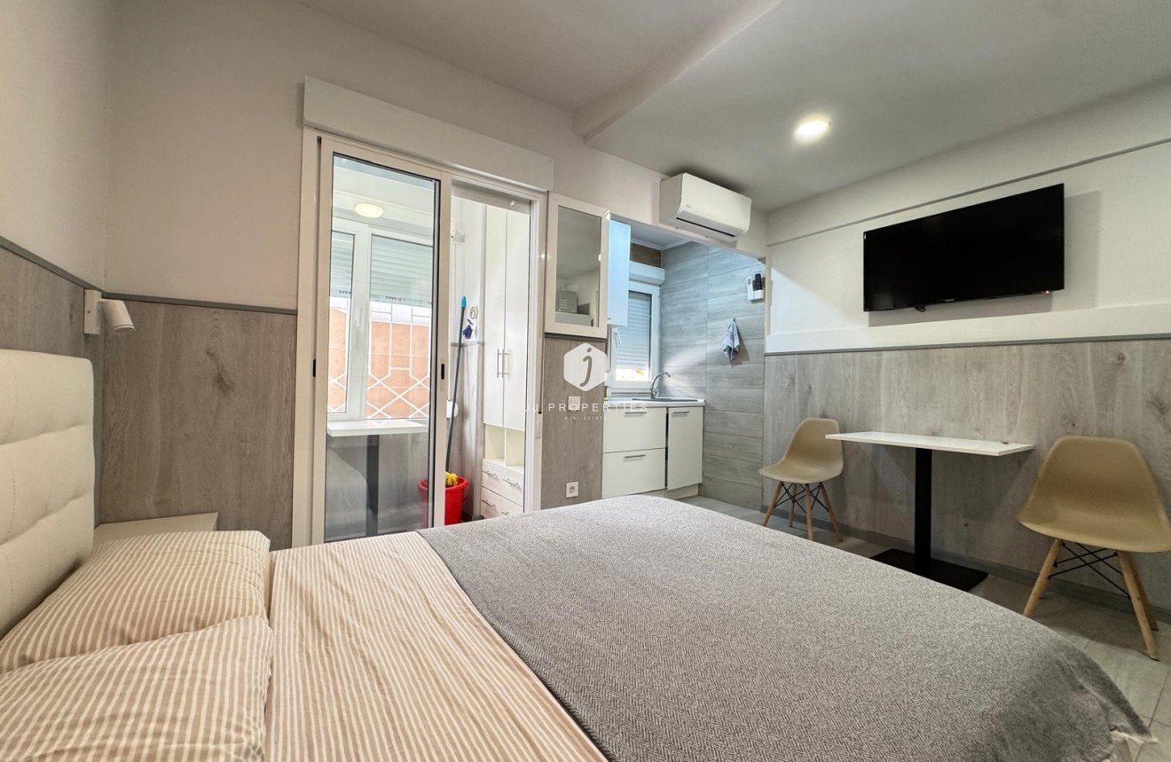 Resale - Apartment / flat -
Torrevieja - Playa del Cura