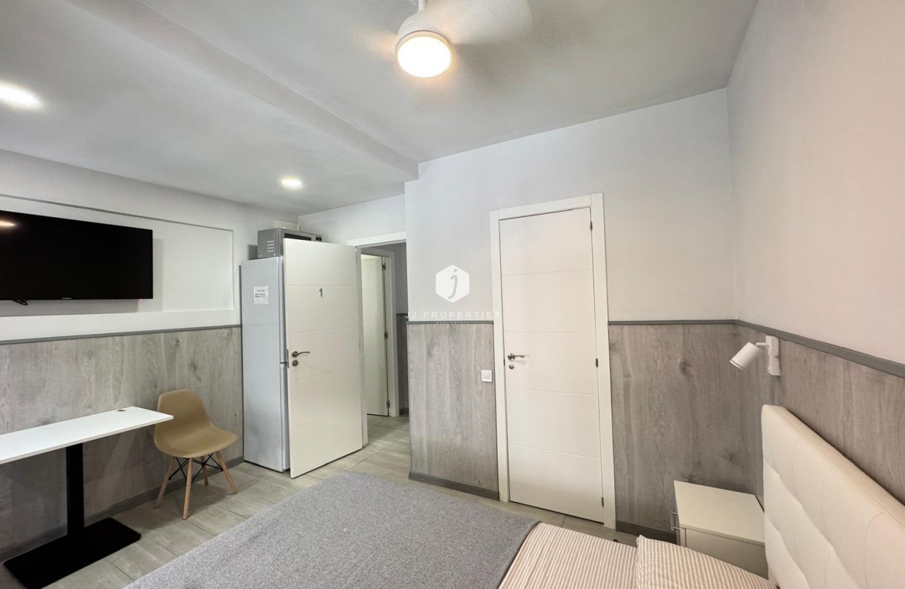 Resale - Apartment / flat -
Torrevieja - Playa del Cura