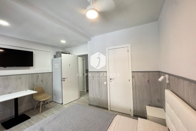 Resale - Apartment / flat -
Torrevieja - Playa del Cura