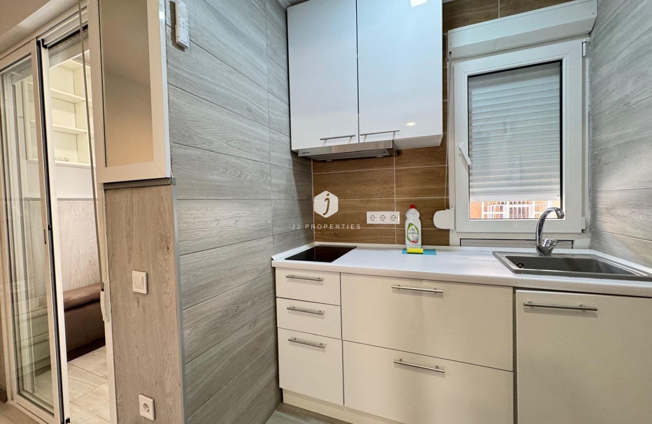 Resale - Apartment / flat -
Torrevieja - Playa del Cura