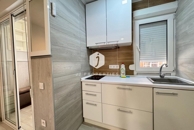 Resale - Apartment / flat -
Torrevieja - Playa del Cura