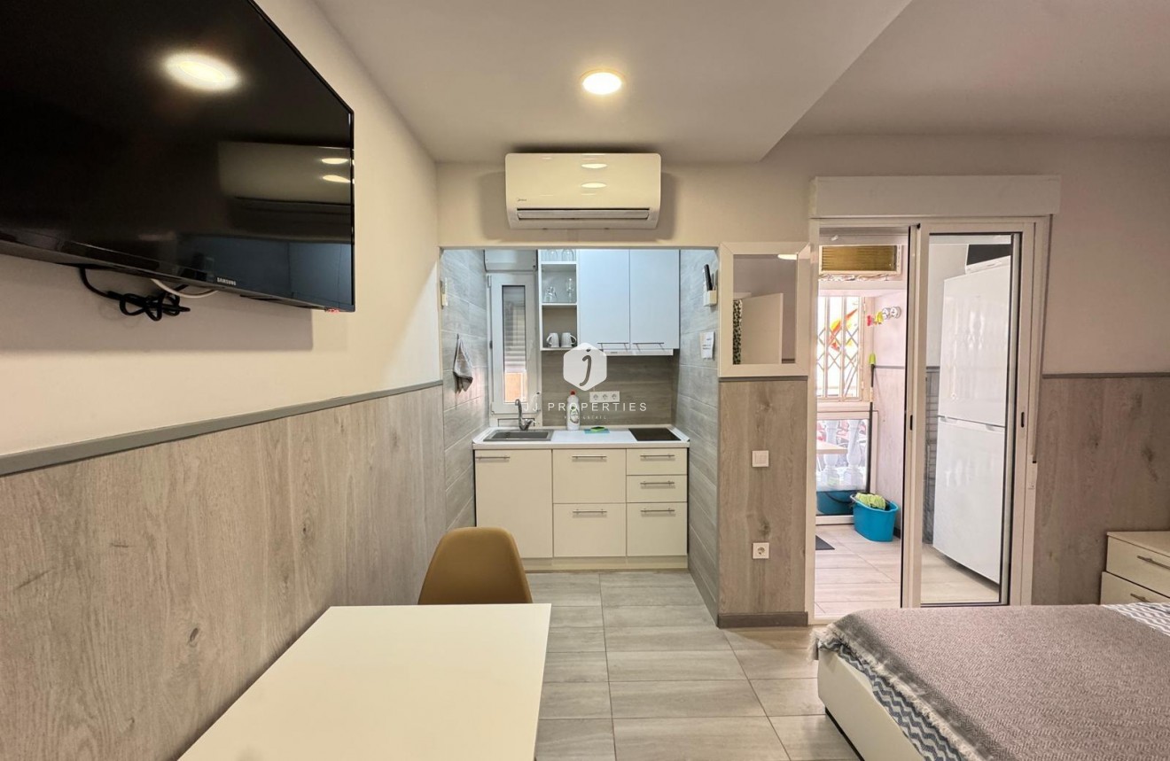 Resale - Apartment / flat -
Torrevieja - Playa del Cura