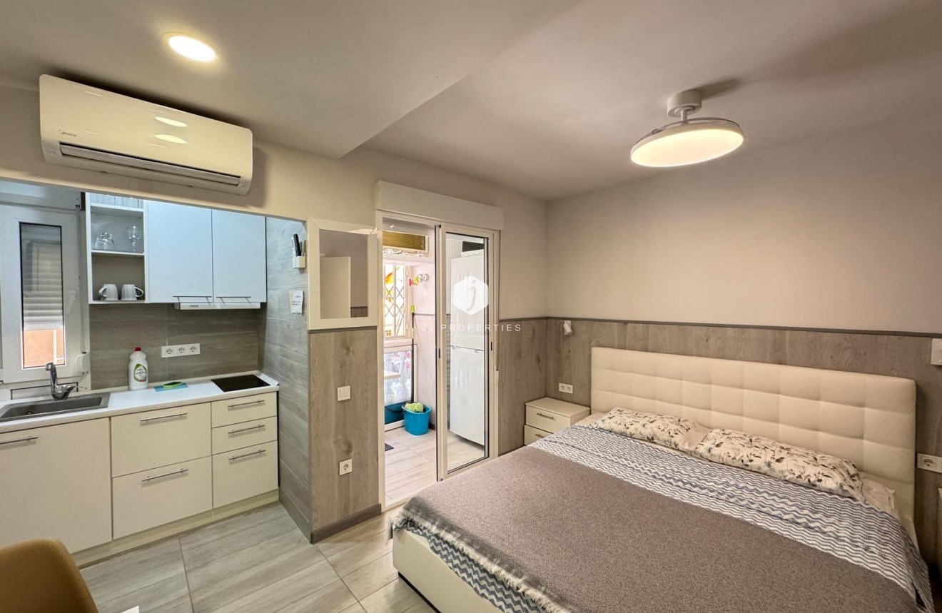 Resale - Apartment / flat -
Torrevieja - Playa del Cura