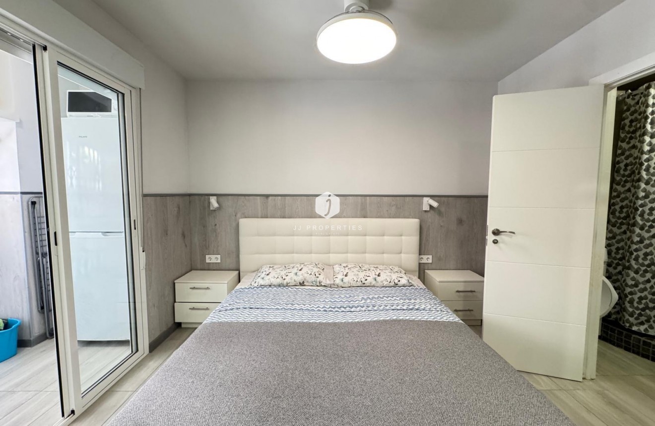 Resale - Apartment / flat -
Torrevieja - Playa del Cura