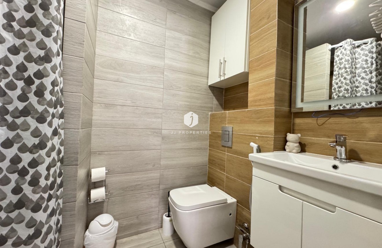Resale - Apartment / flat -
Torrevieja - Playa del Cura