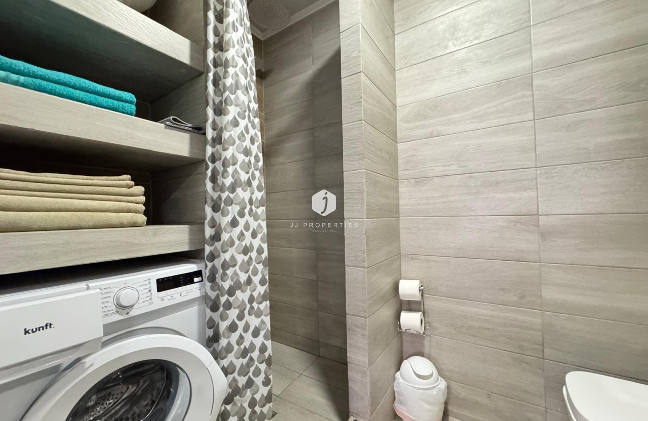 Resale - Apartment / flat -
Torrevieja - Playa del Cura