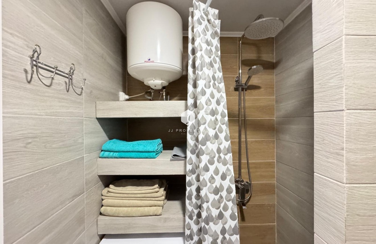 Resale - Apartment / flat -
Torrevieja - Playa del Cura