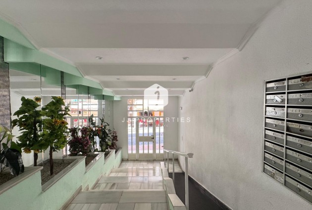 Resale - Apartment / flat -
Torrevieja - Playa del Cura
