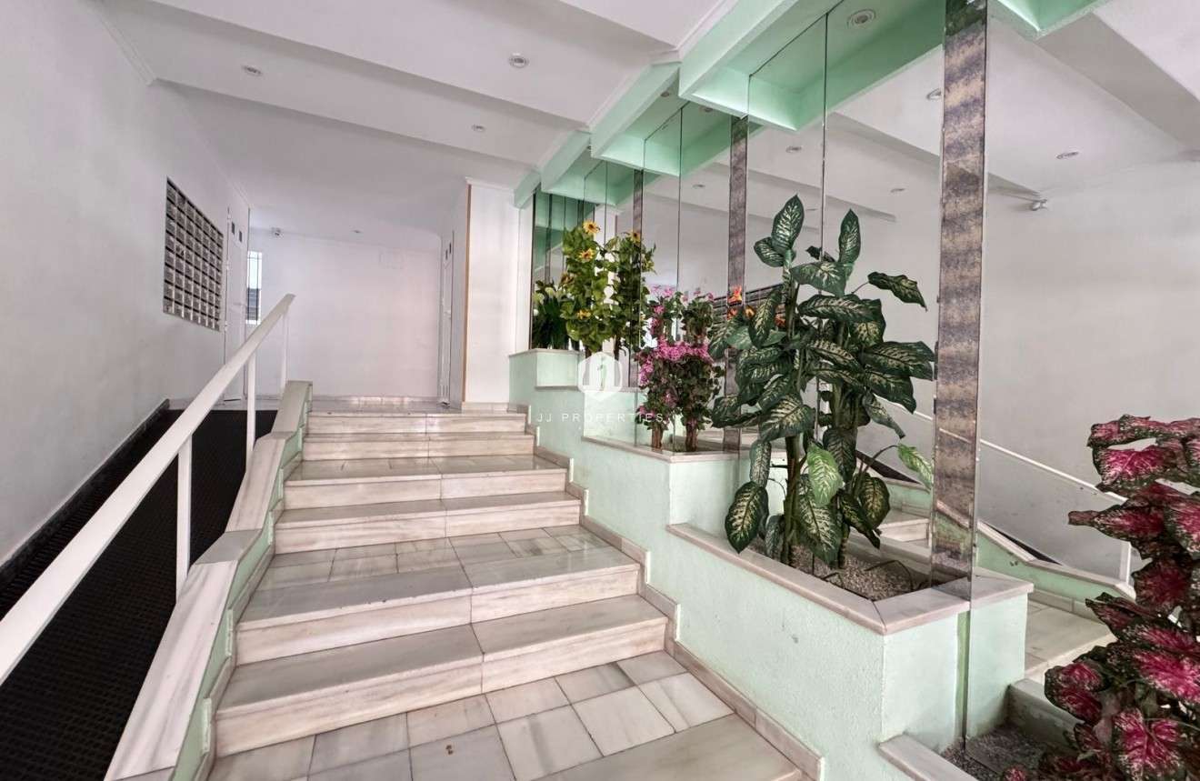 Resale - Apartment / flat -
Torrevieja - Playa del Cura