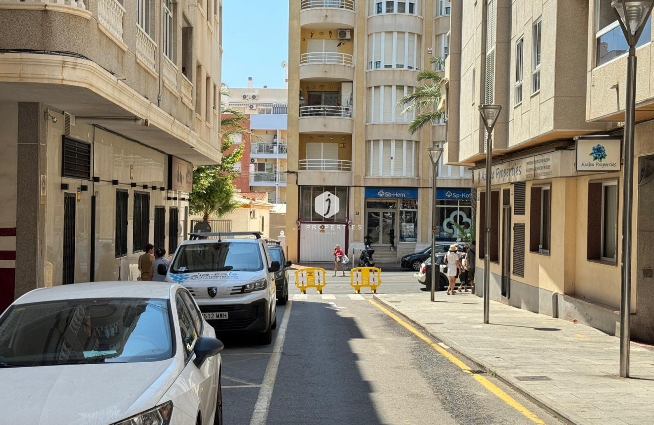 Resale - Apartment / flat -
Torrevieja - Playa del Cura