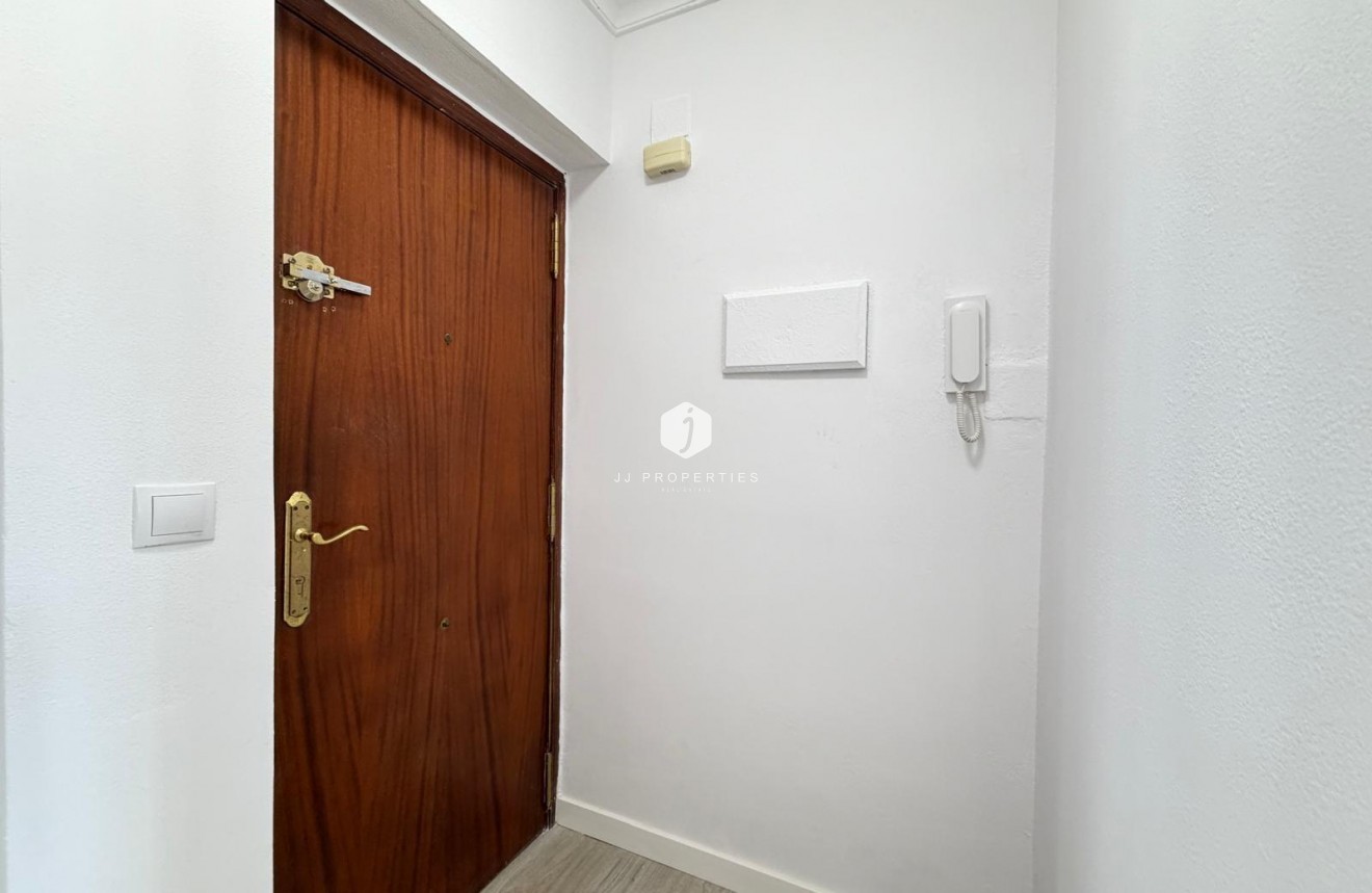 D'occasion - Appartement -
Torrevieja - Centro