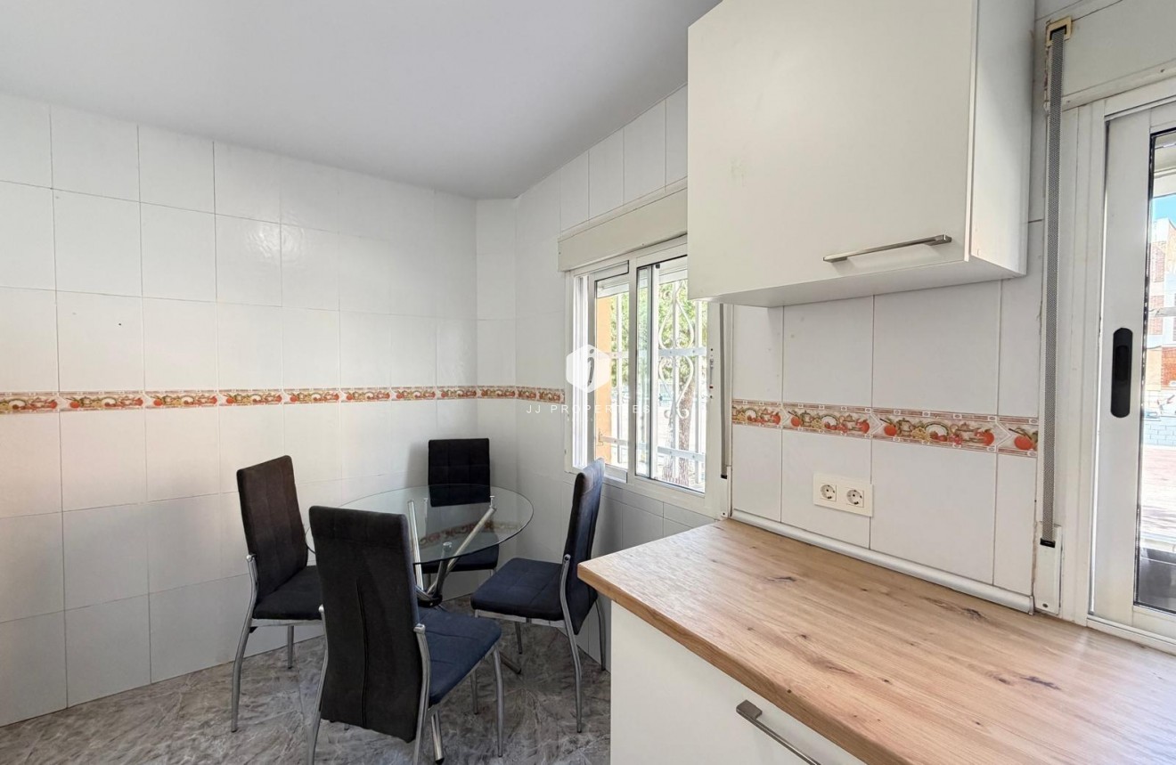 D'occasion - Appartement -
Torrevieja - Centro