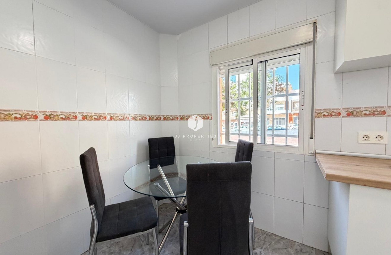 D'occasion - Appartement -
Torrevieja - Centro