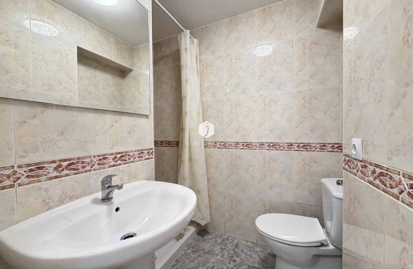 D'occasion - Appartement -
Torrevieja - Centro