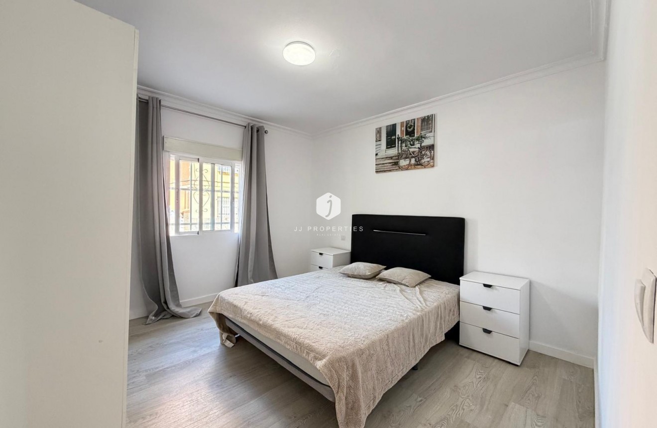 D'occasion - Appartement -
Torrevieja - Centro