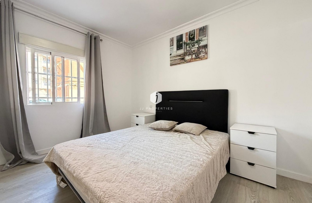 D'occasion - Appartement -
Torrevieja - Centro
