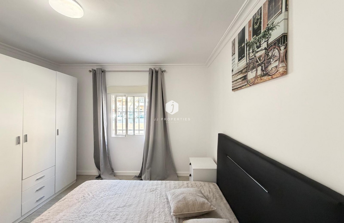 D'occasion - Appartement -
Torrevieja - Centro