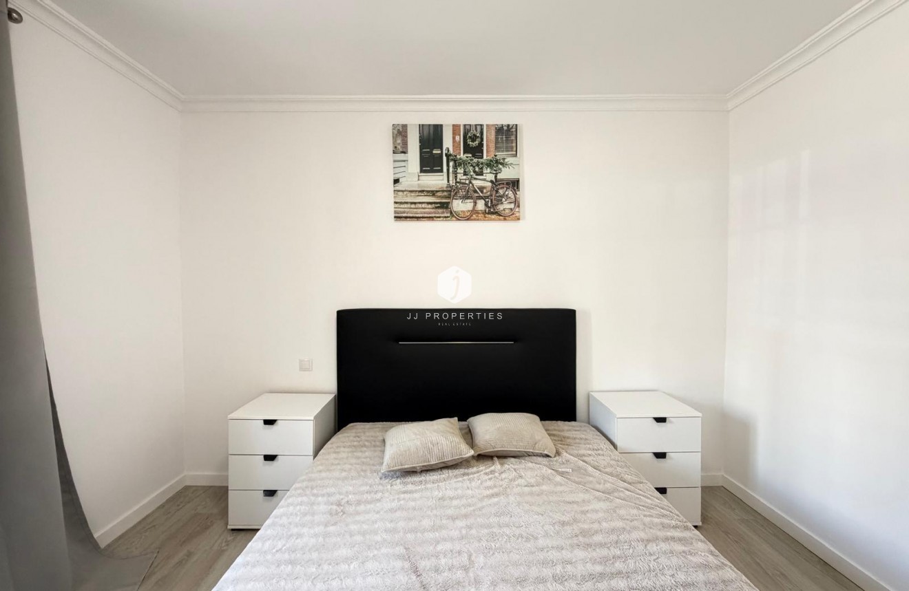 D'occasion - Appartement -
Torrevieja - Centro