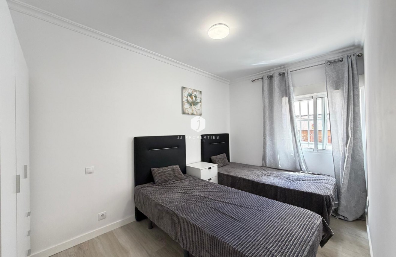 D'occasion - Appartement -
Torrevieja - Centro