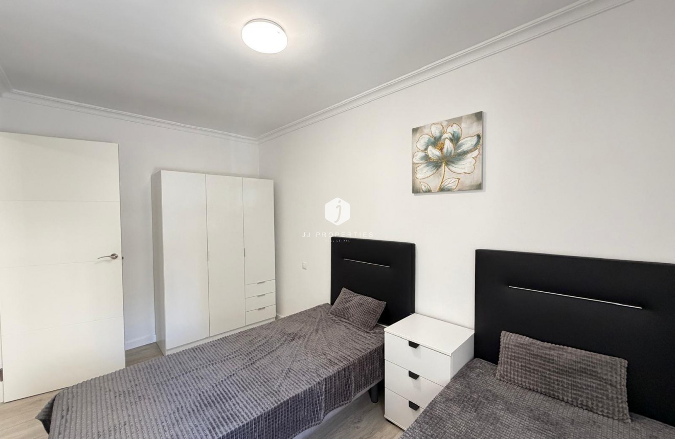 D'occasion - Appartement -
Torrevieja - Centro