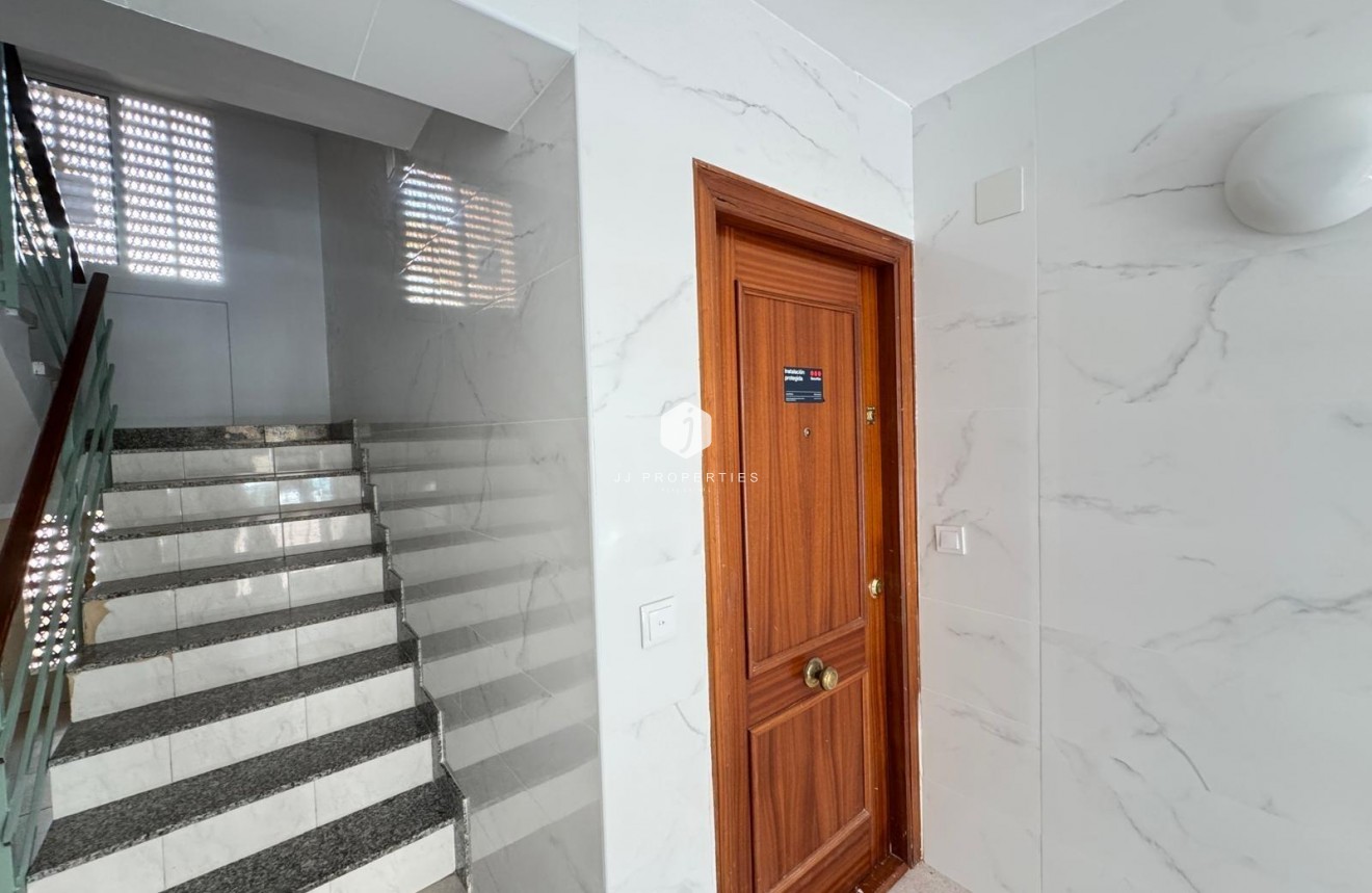 D'occasion - Appartement -
Torrevieja - Centro