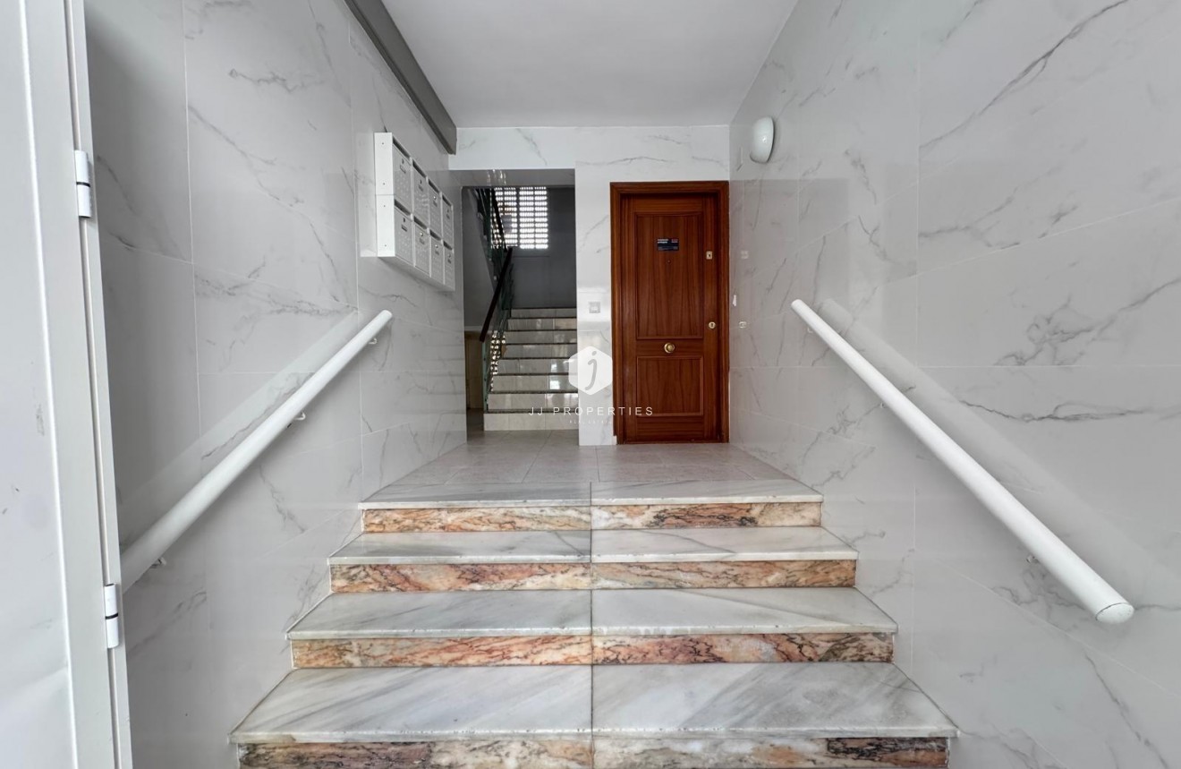 D'occasion - Appartement -
Torrevieja - Centro