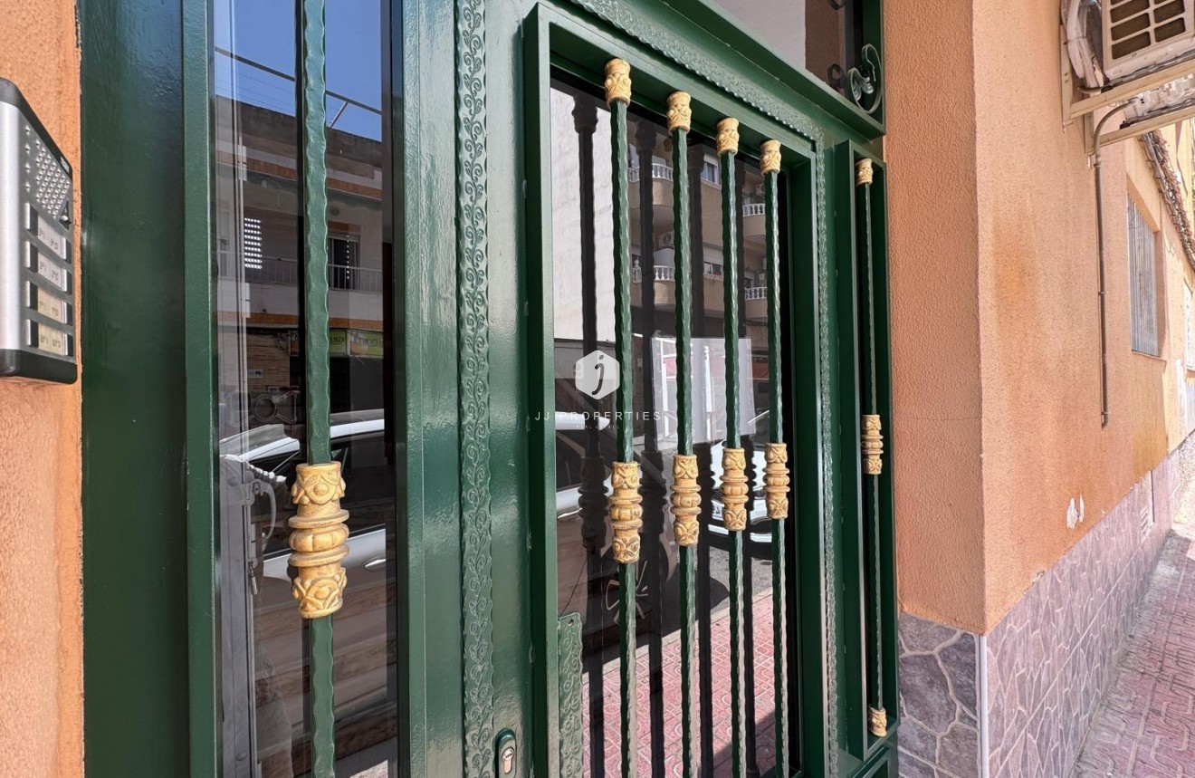 D'occasion - Appartement -
Torrevieja - Centro