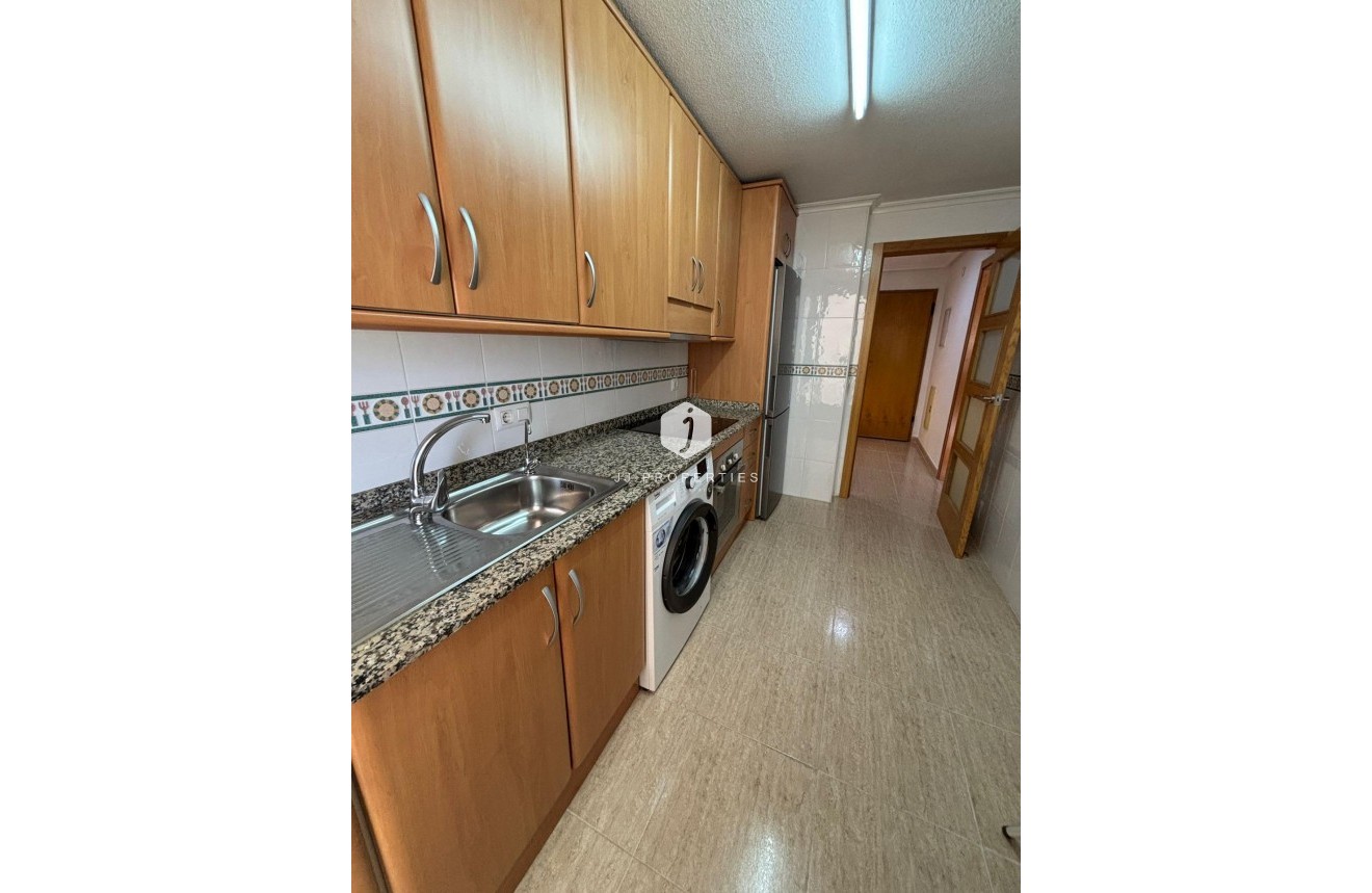 Resale - Apartment / flat -
Torrevieja - Centro