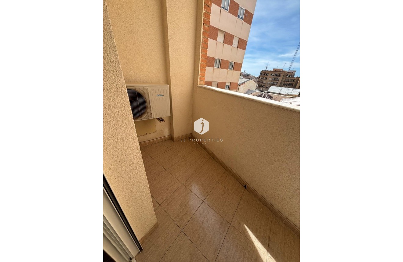Resale - Apartment / flat -
Torrevieja - Centro