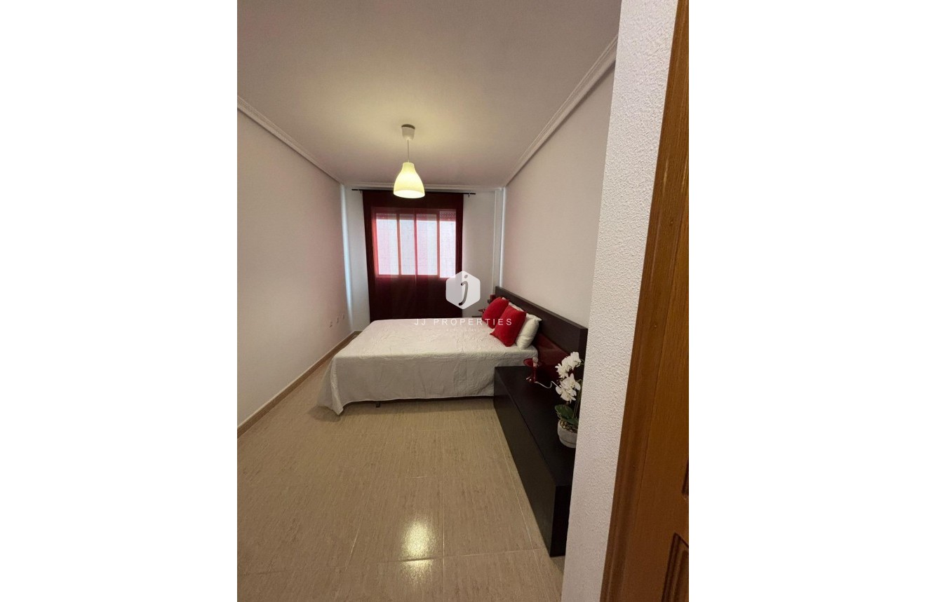 Resale - Apartment / flat -
Torrevieja - Centro