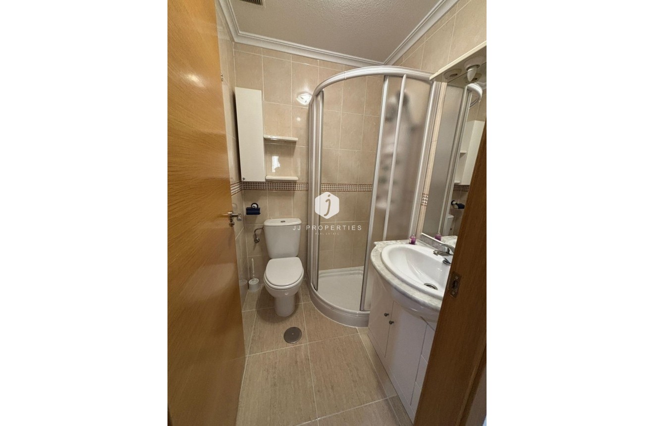 Resale - Apartment / flat -
Torrevieja - Centro