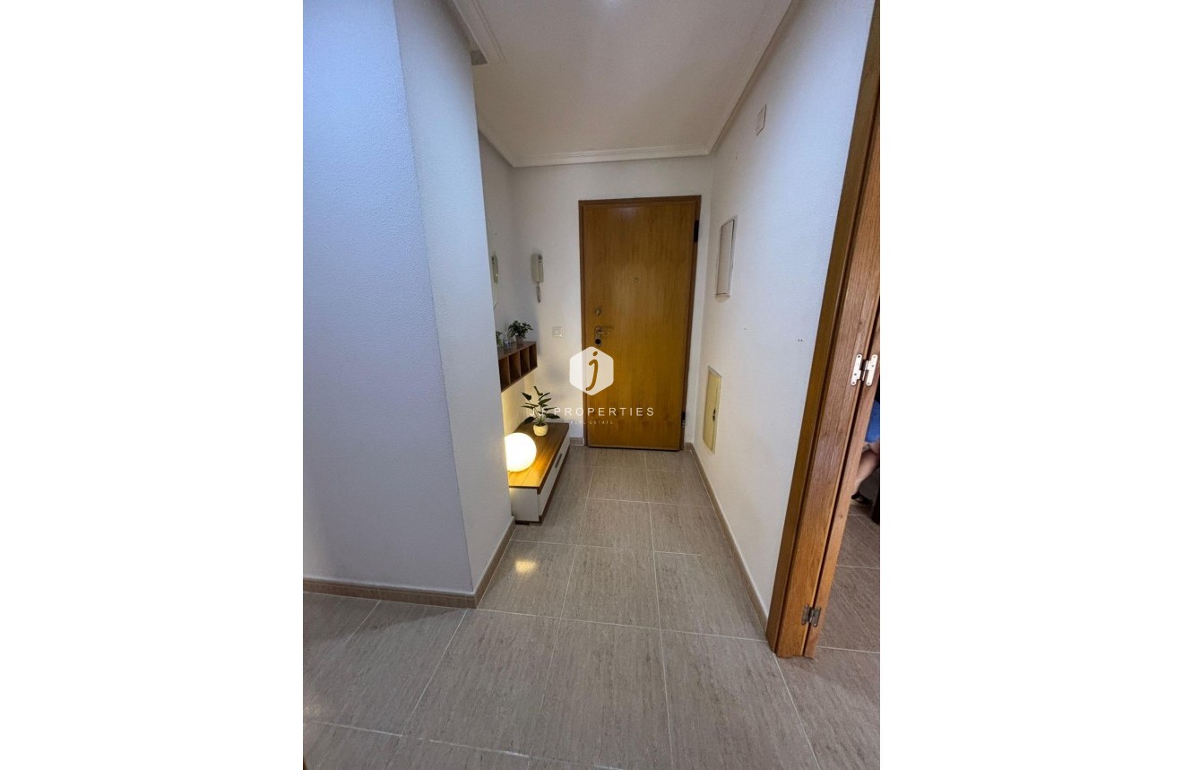 Resale - Apartment / flat -
Torrevieja - Centro