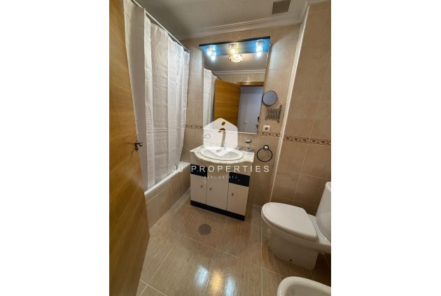 Resale - Apartment / flat -
Torrevieja - Centro